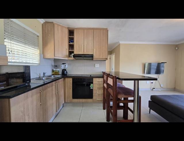2 BEDROOM FLAT FOR SALE IN PADFIELD PARK